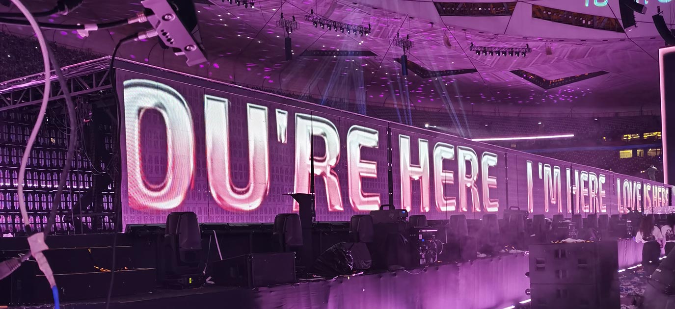 LED折叠屏表面有划痕或污渍，该如何清洁干净?