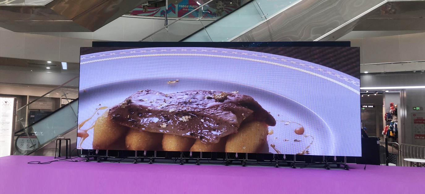 移动拼接LED显示屏出现色彩异常时，如何快速排查修复?