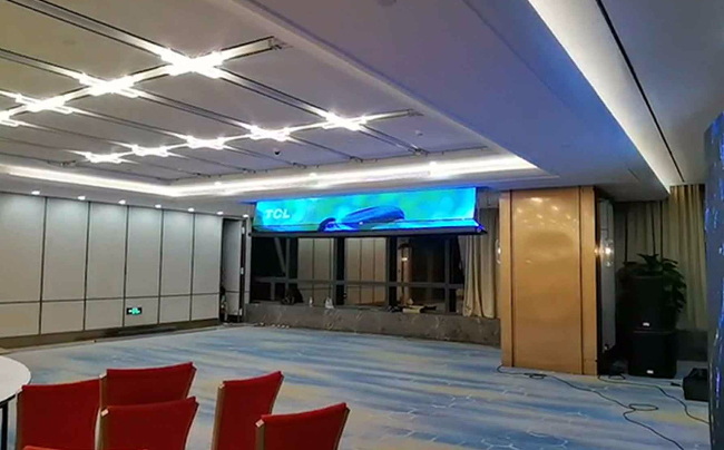 酒店宴会厅安装的led纤薄折叠显示屏生产厂家