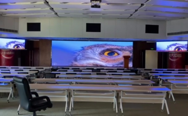 会议体验升级：维世超薄可折叠led显示屏提高会议效率！